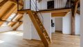 Treppe zur Galerie