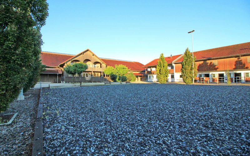 Stüberl und Halle Außenansicht